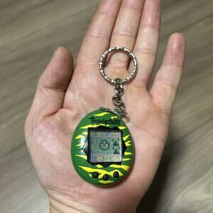 Tamagotchi Gen2 Stripes English Green Yellow 1996 97 Bandai Virtual Pet Digital